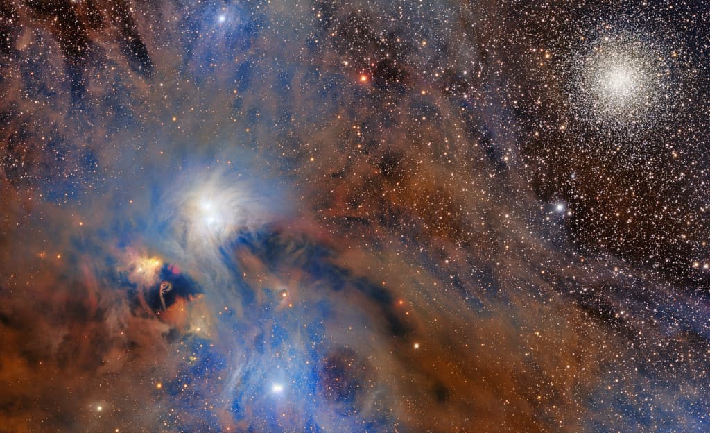 NASA obrázek dne: Molekulární mrak Corona Australis a hvězdokupa Chandelier