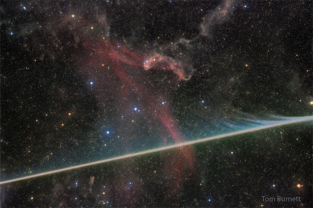 NASA obrázek dne: Odpařující se meteor se nečekaně objevil v mlhovině Lacerta