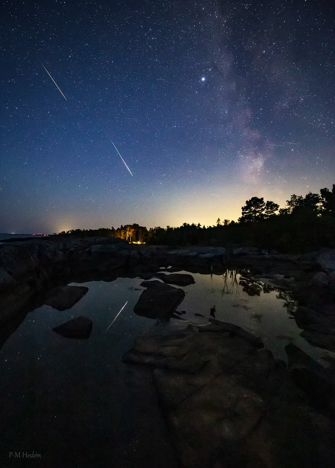 NASA obrázek dne: Jasné Perseidy ze Švédska