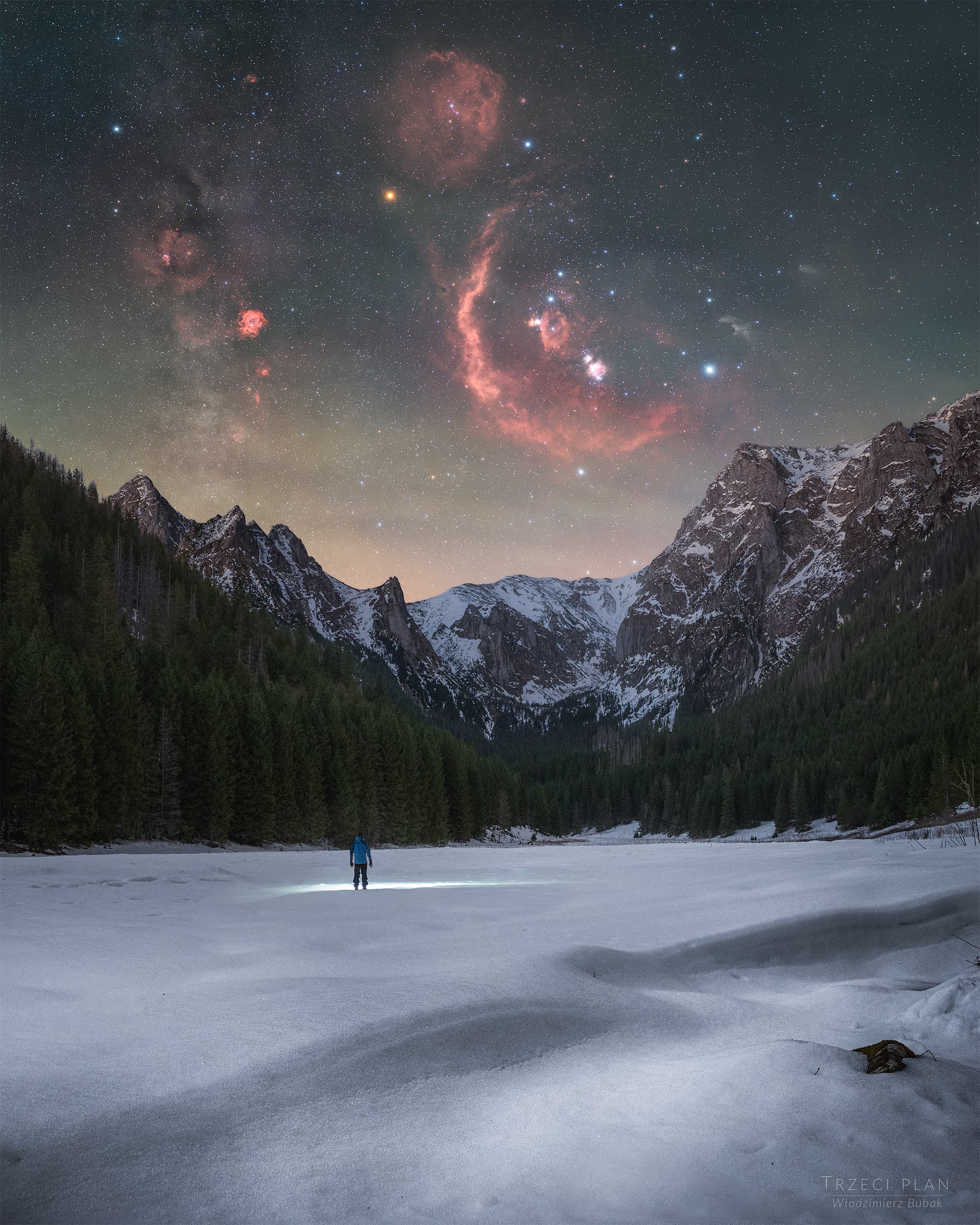 NASA obrázek dne: Orionovy poklady nad zasněženými horami