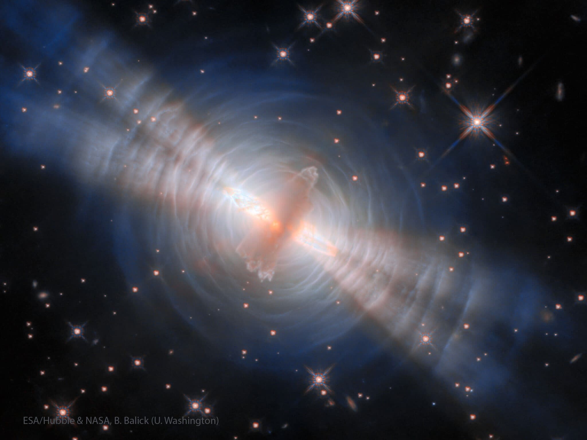 NASA obrázek dne: Vajíčková mlhovina z Hubbleova teleskopu