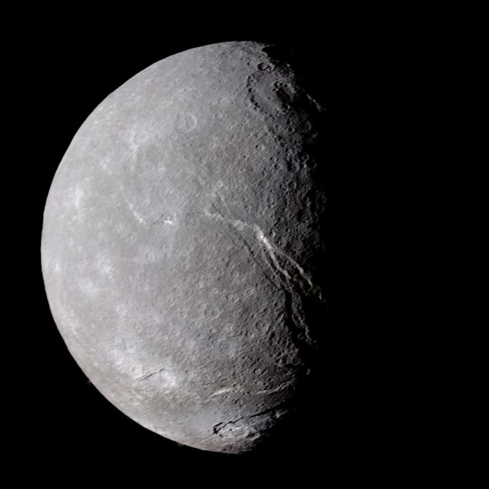 NASA obrázek dne: Největší Uranův měsíc: Titania