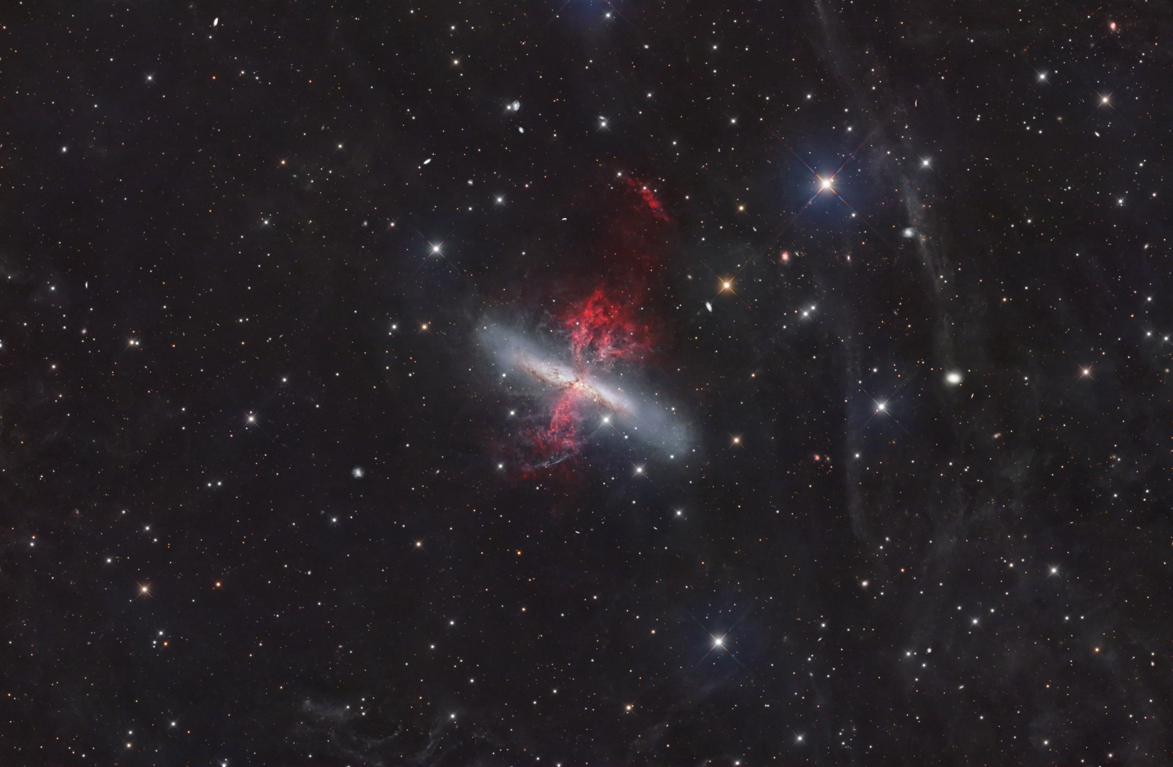 NASA obrázek dne: M82: Hvězdná galaxie se supervětrem
